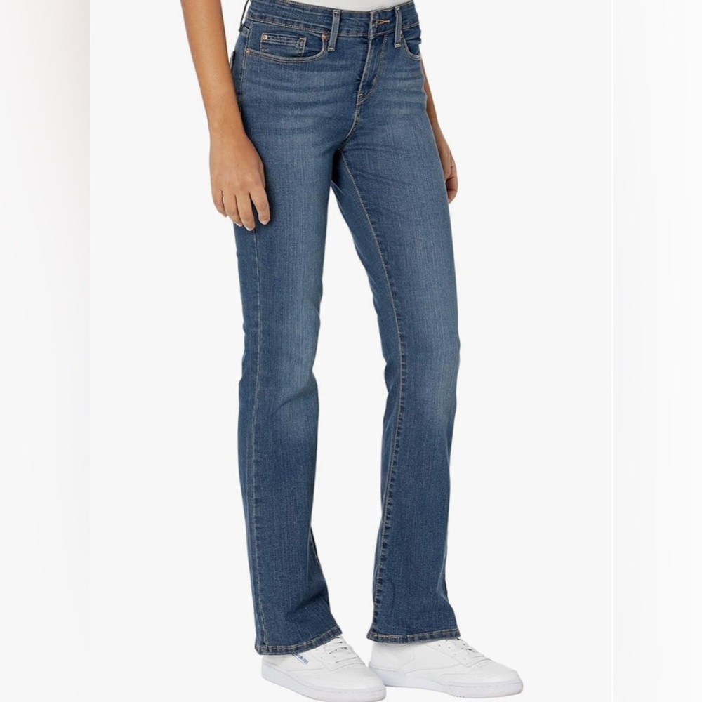 Levi’s Signature Gold Mid Rise Flare Jeans